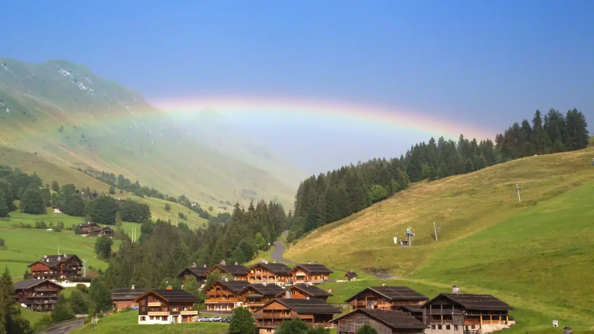 Arc-en-ciel au cœur de la Haute-Savoie.
