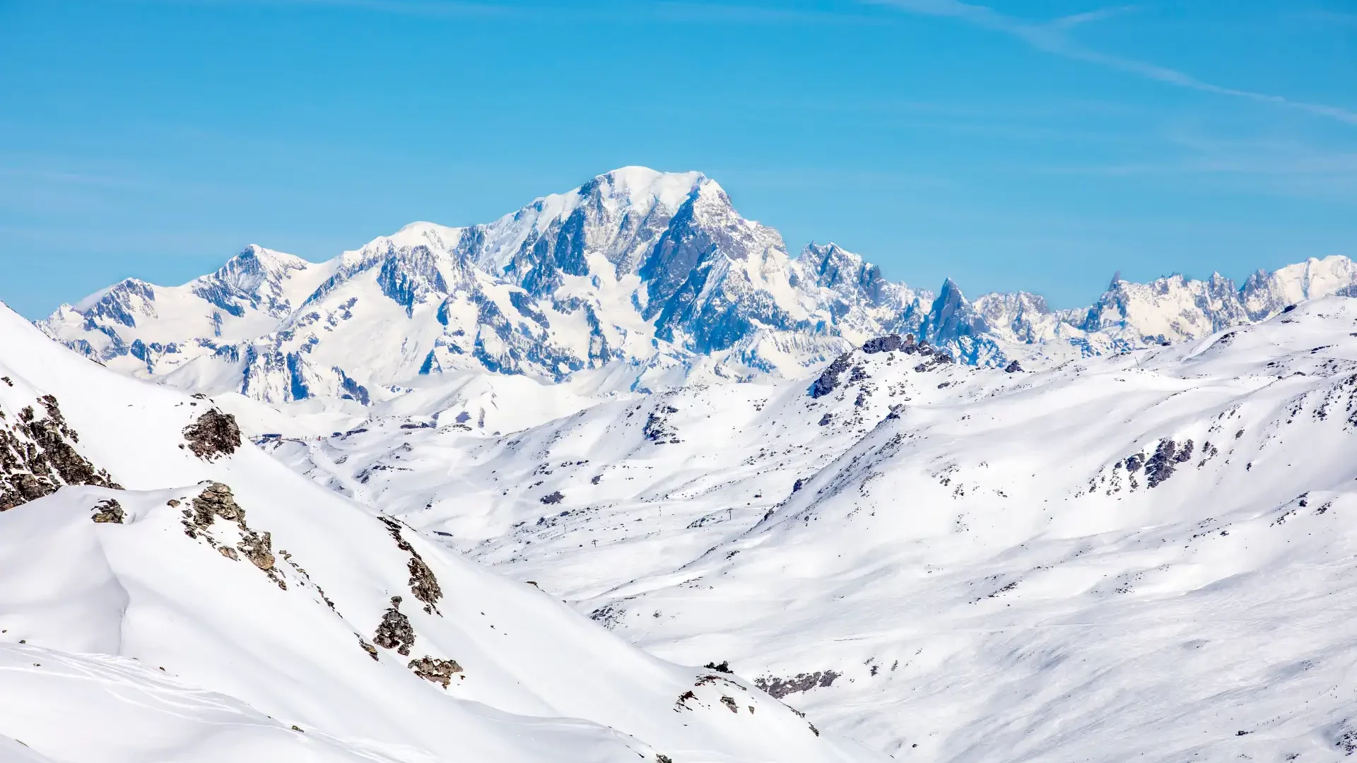 Montagnes en période hivernale en Haute-Savoie.