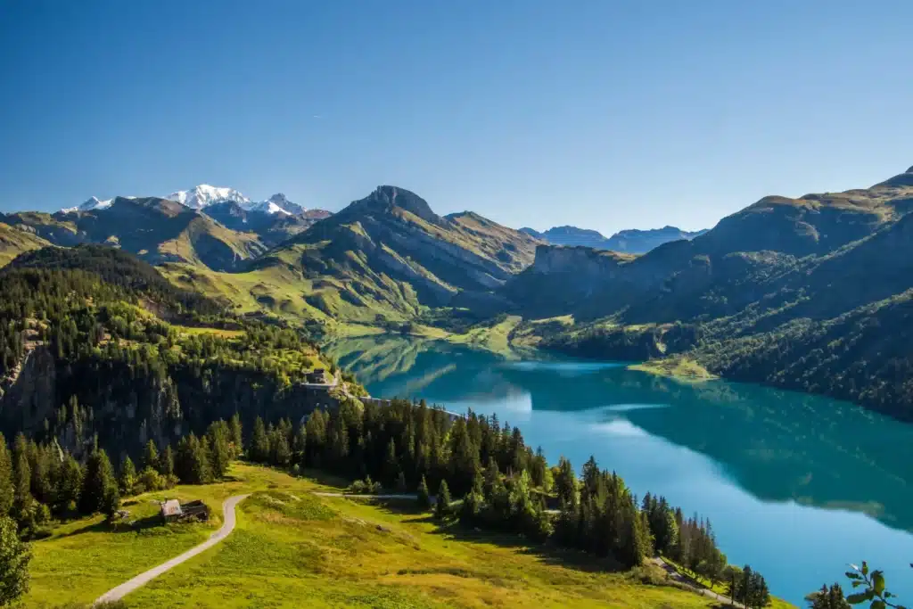 Lac de Haute-Savoie à venir découvrir depuis le camping L'Escale Village au Grand Bornand.
