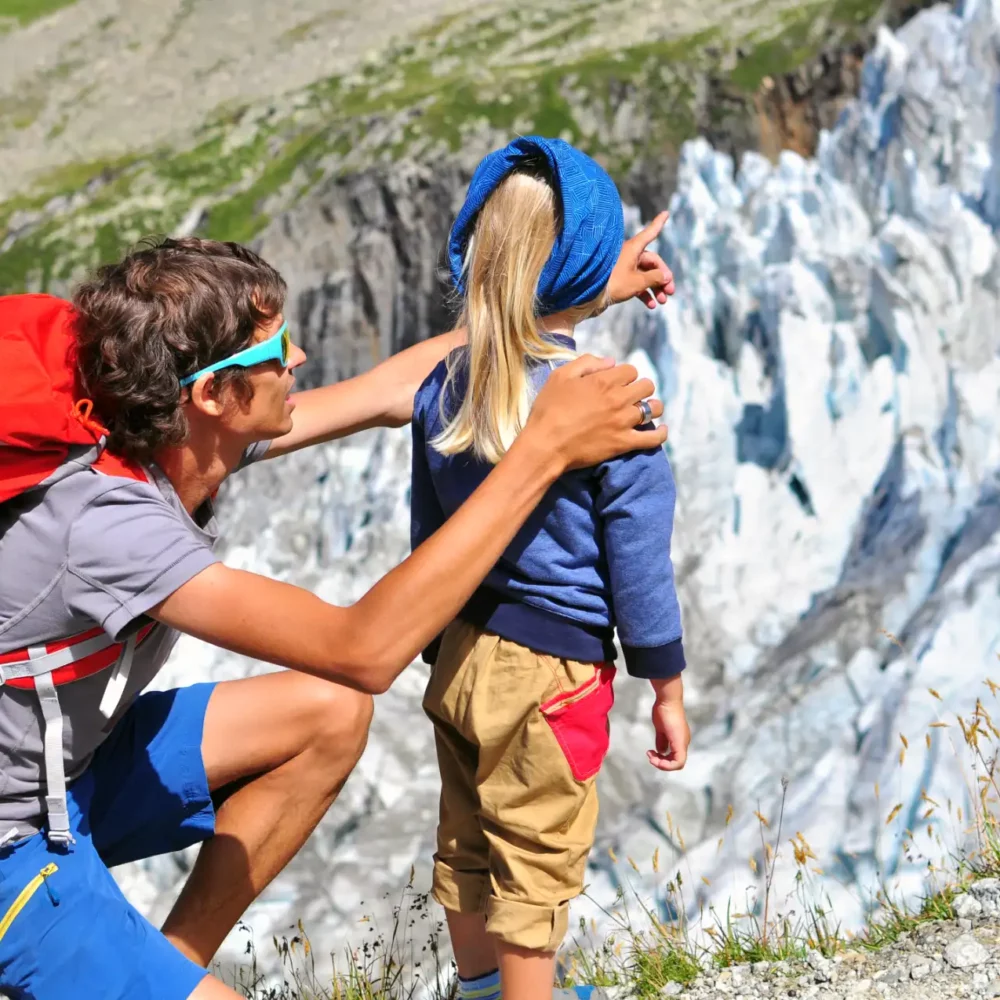Randonnée pour enfant près du camping en Haute-Savoie.