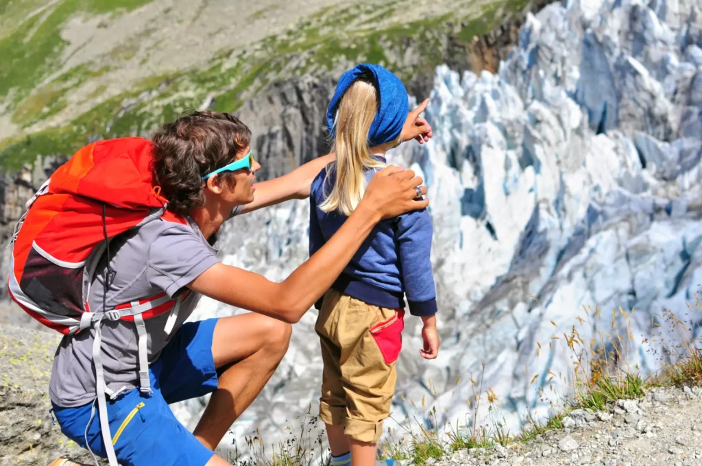 Randonnée pour enfant près du camping en Haute-Savoie.